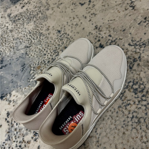 Skechers Cream Sneakers with Velcro Straps - Picture 1 of 4